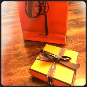 Hermes complete gift wrapping